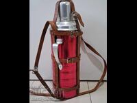 Παλιός κοινωνικός θερμός, κανάτα, μπουκάλι, καφετιέρα