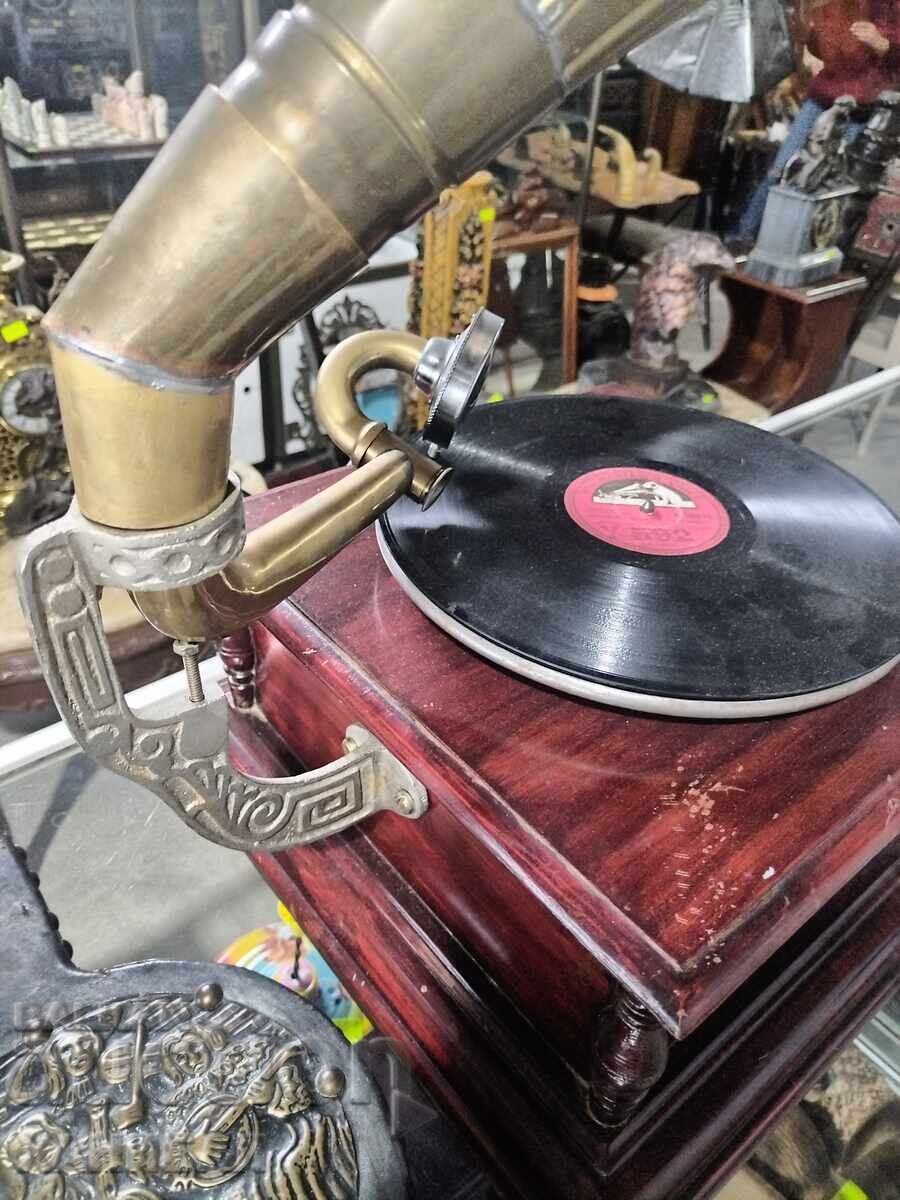 OLD RETRO GRAMOPHONE WITH HORN with price 500.00 BGN | € 255.65 OLD RETRO GRAMOPHONE WITH HORN with price 500.00 BGN | € 255.65
