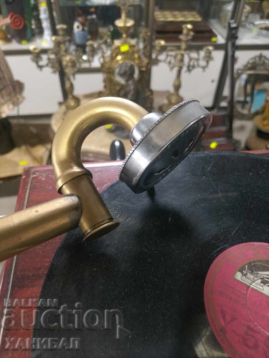 Auction OLD RETRO GRAMOPHONE WITH HORN Auction OLD RETRO GRAMOPHONE WITH HORN