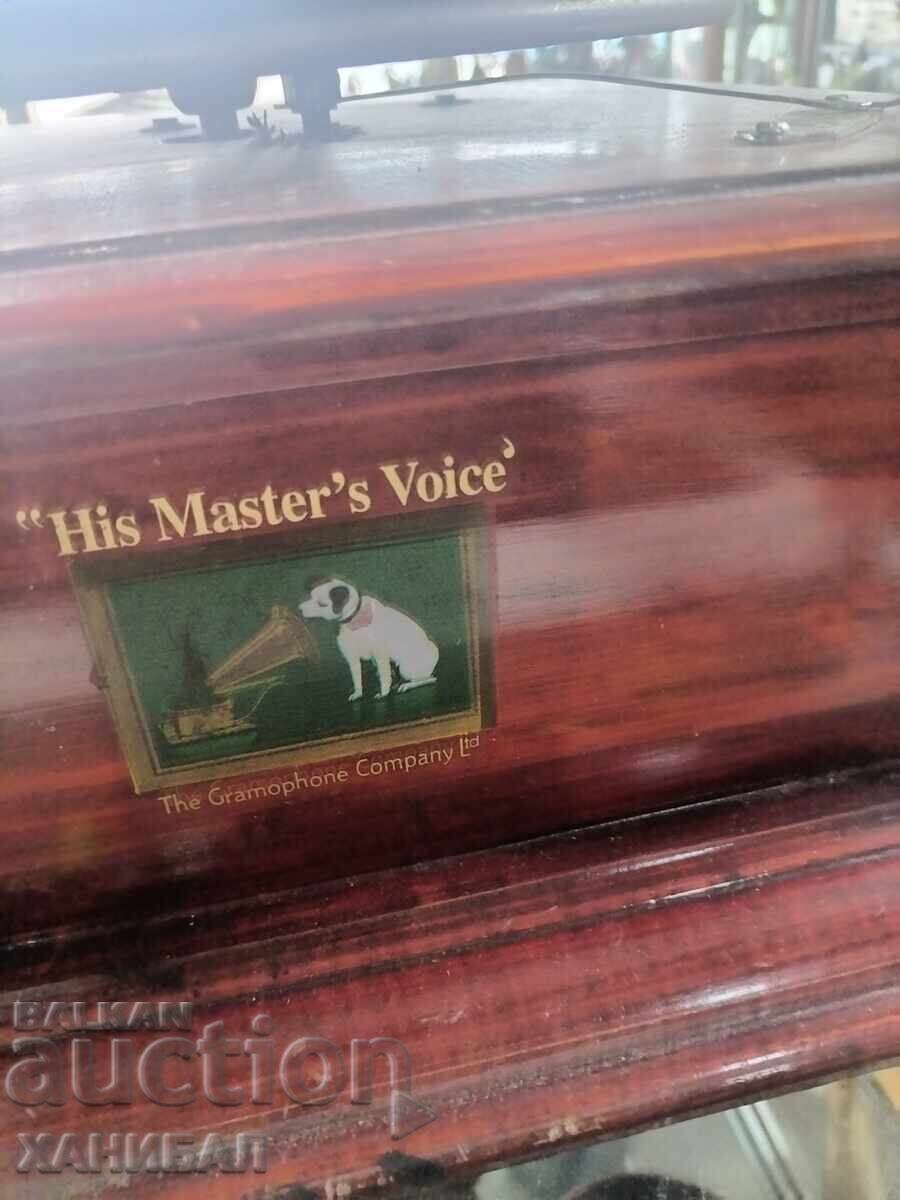 Delivery of OLD RETRO GRAMOPHONE WITH HORN Delivery of OLD RETRO GRAMOPHONE WITH HORN