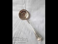 Tacâmuri de servire argintate