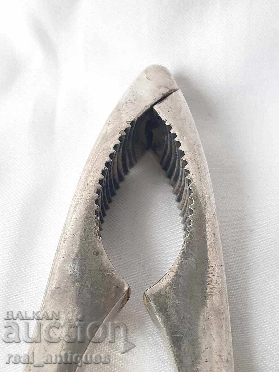 Ασημένια καρυοθραύστης με τιμή 25.00 BGN | € 12.78 Ασημένια καρυοθραύστης με τιμή 25.00 BGN | € 12.78