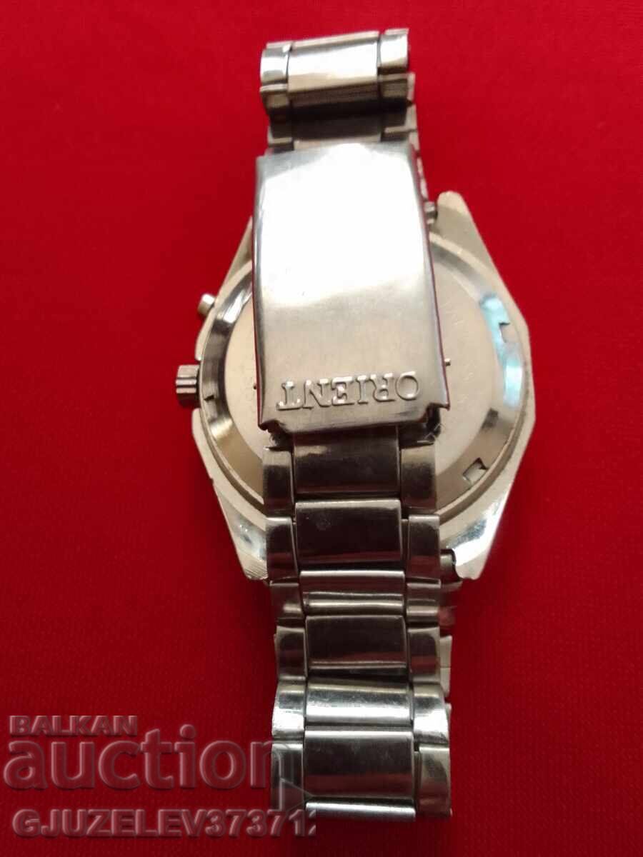 Аукцион часовник Orient. оригинален Механичен механизъм . Кристалн Аукцион часовник Orient. оригинален Механичен механизъм . Кристалн