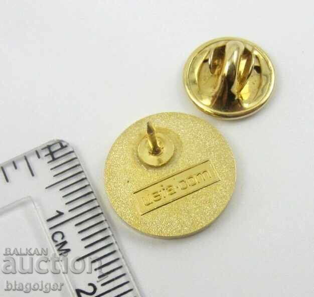 Доставка на Футбол-УЕФА-Официална значка- Емайл Доставка на Футбол-УЕФА-Официална значка- Емайл