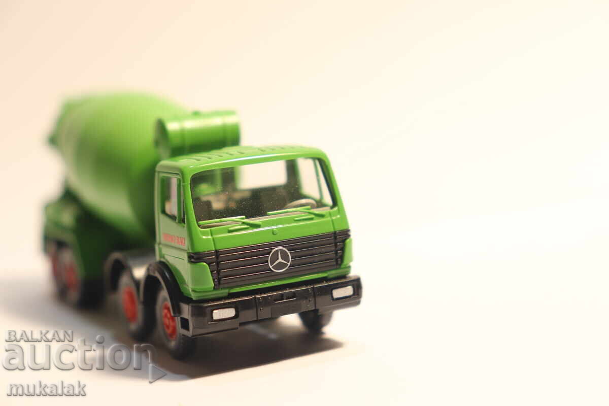 Auction  WIKING H0 1/87 MERCEDES Concrete Mixer Truck Model