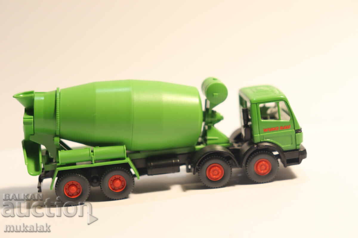 Delivery of WIKING H0 1/87 MERCEDES Concrete Mixer Truck Model