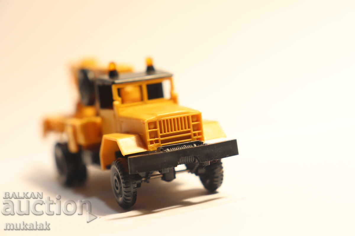 Delivery of ROCO H0 1/87 TRUCK CRANE MODEL