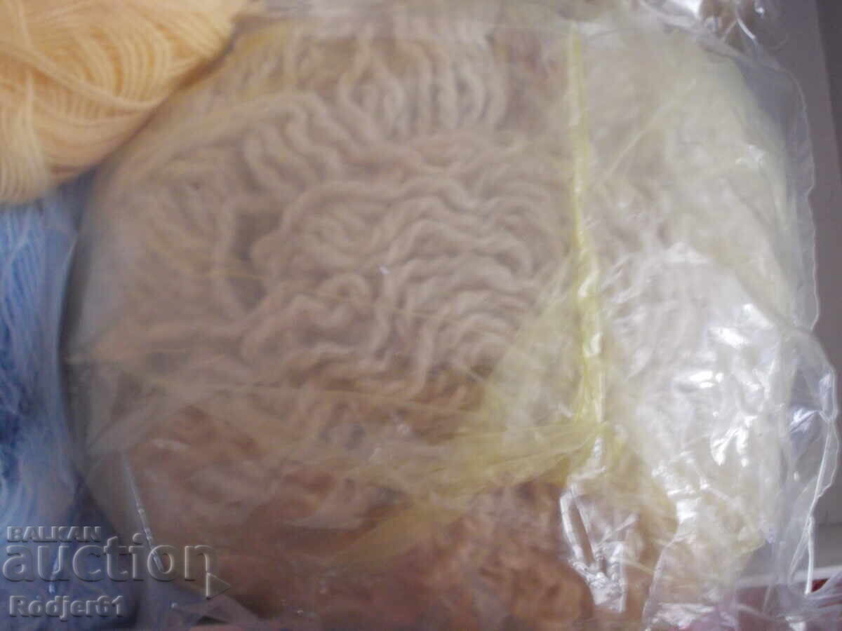 Licitație De la dulapul bunicii - fire de tricotat