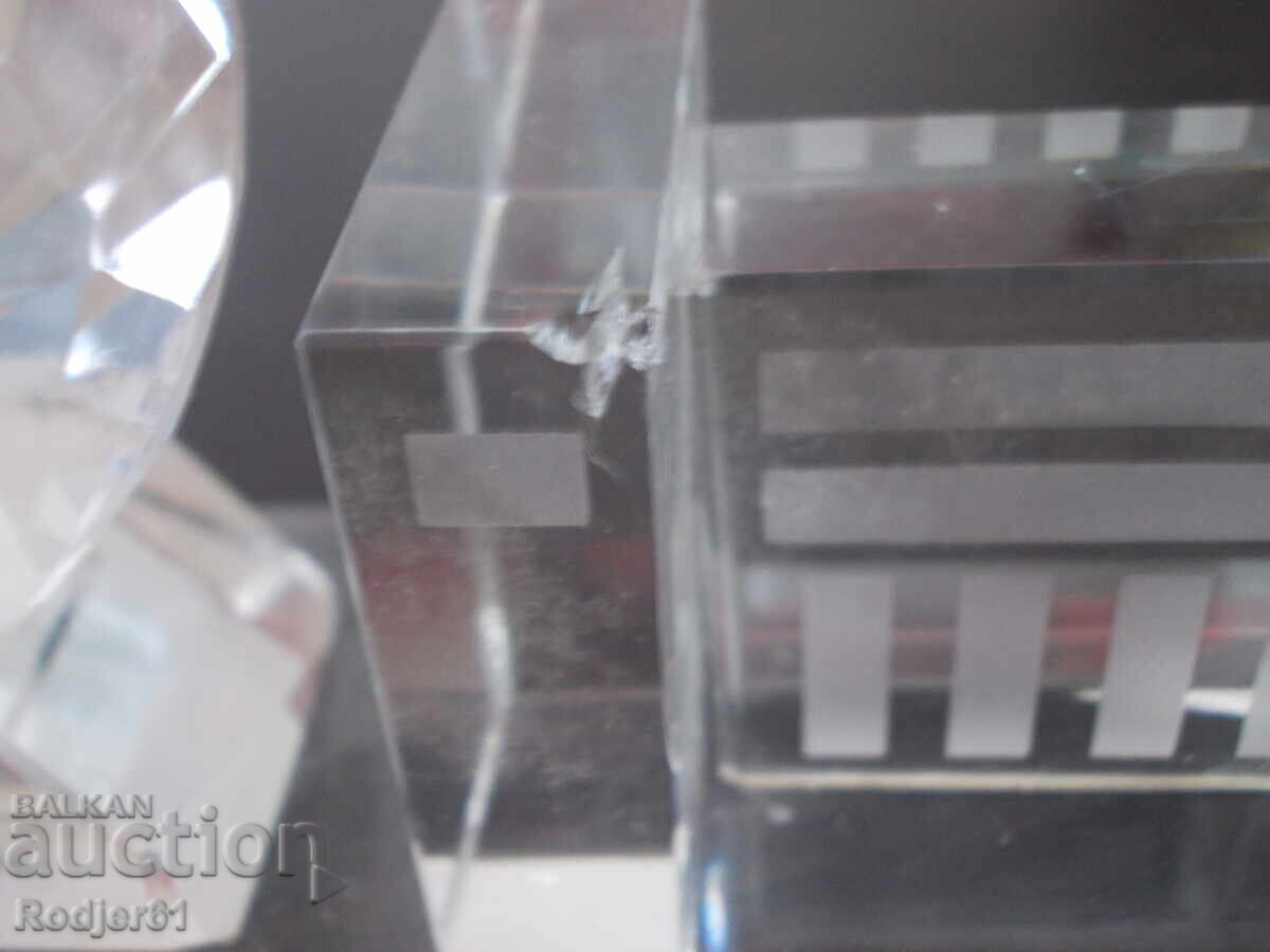 Аукцион за дома - преспапие, статуетка, украшение 2 бр Аукцион за дома - преспапие, статуетка, украшение 2 бр