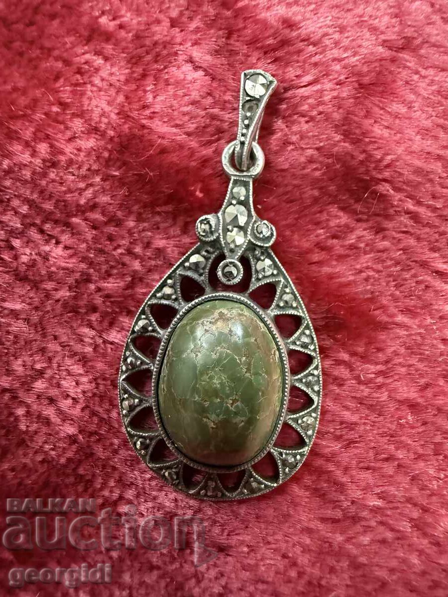 Δημοπρασία Ασημένιο μενταγιόν / κολιέ με Βαρικίτη και μαρμαρυγίες. Νο. 7473