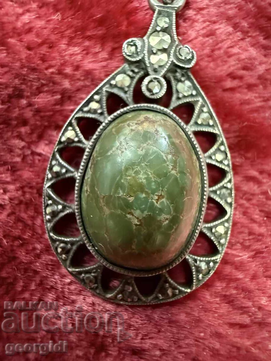 Παράδοση Ασημένιο μενταγιόν / κολιέ με Βαρικίτη και μαρμαρυγίες. Νο. 7473