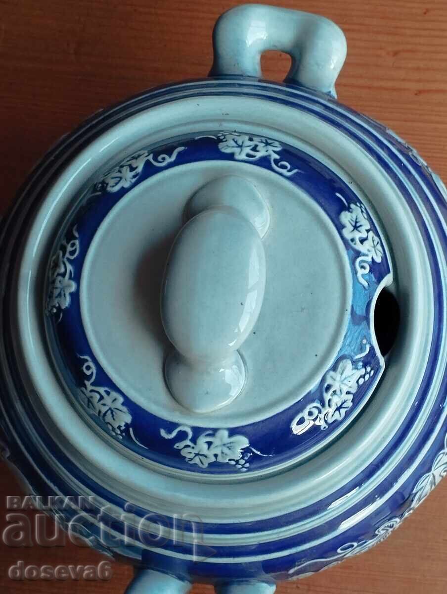 Аукцион супник с високо качество без шупли и пукнатини