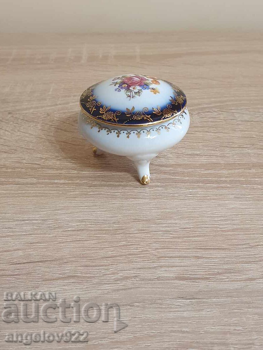 Auction Beautiful porcelain jewelry box IMPORT Auction Beautiful porcelain jewelry box IMPORT