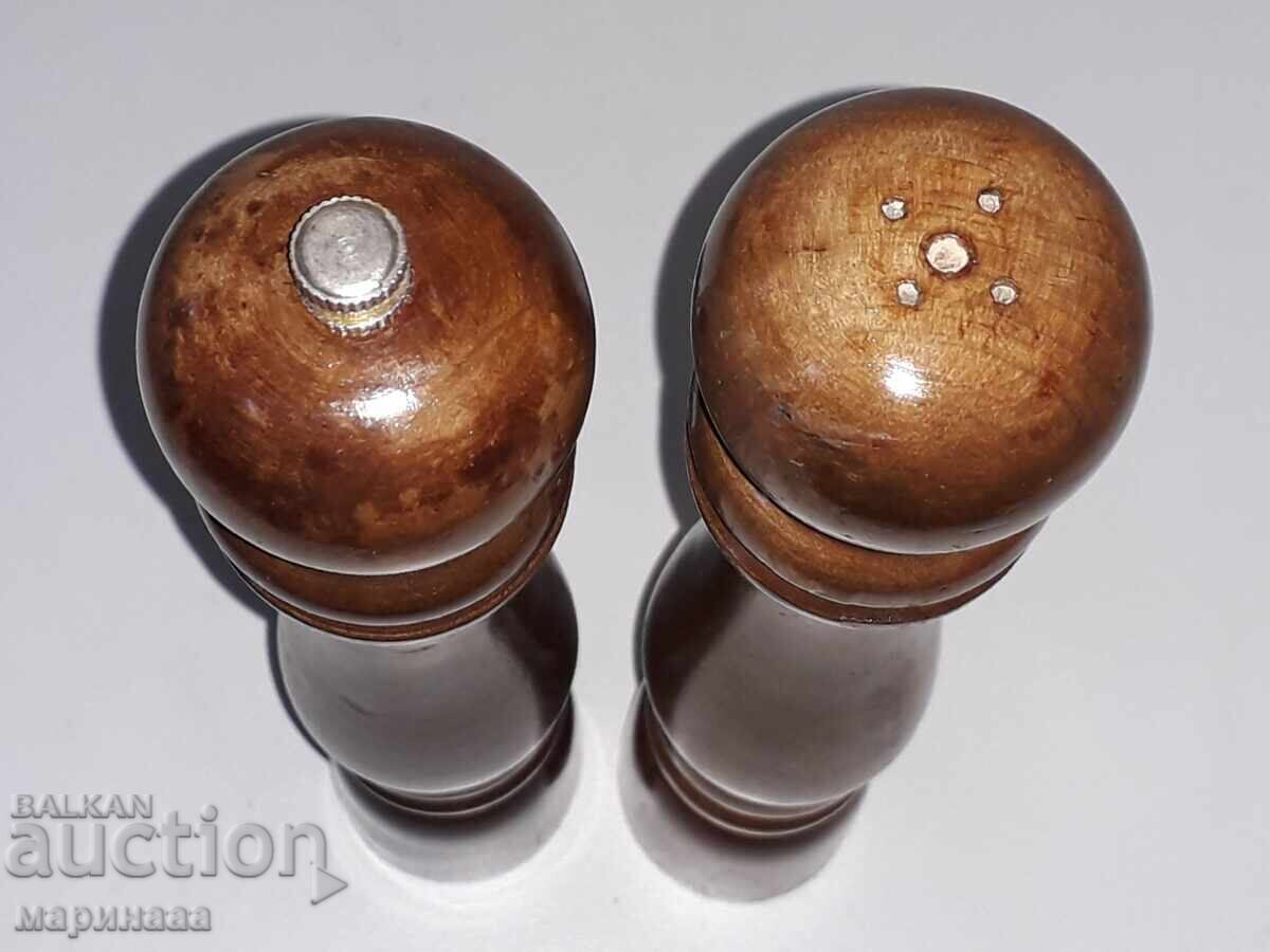 Auction  STAR SET. SALT, PEPPER