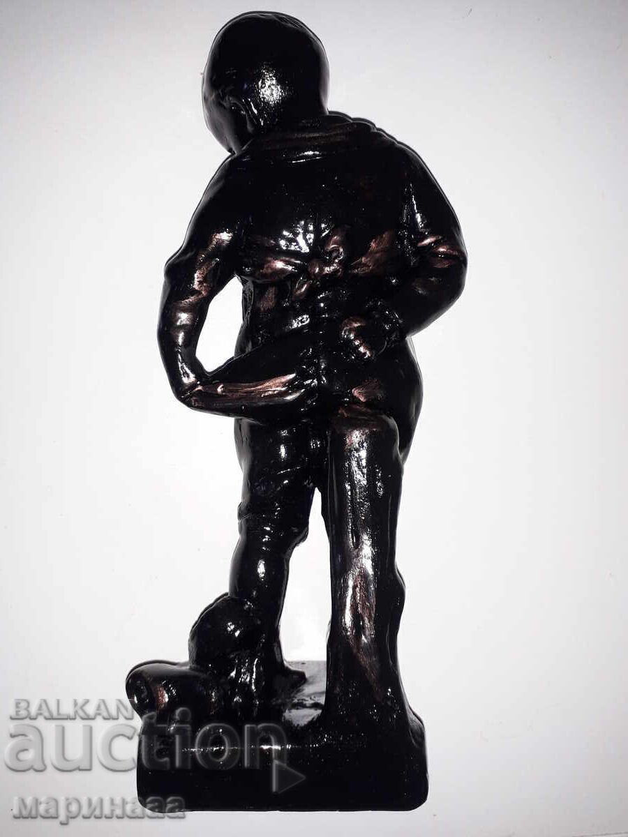 СТАРА МАСИВНА ФИГУРА. ГИПС с цена 8.00 лв. | € 4.09