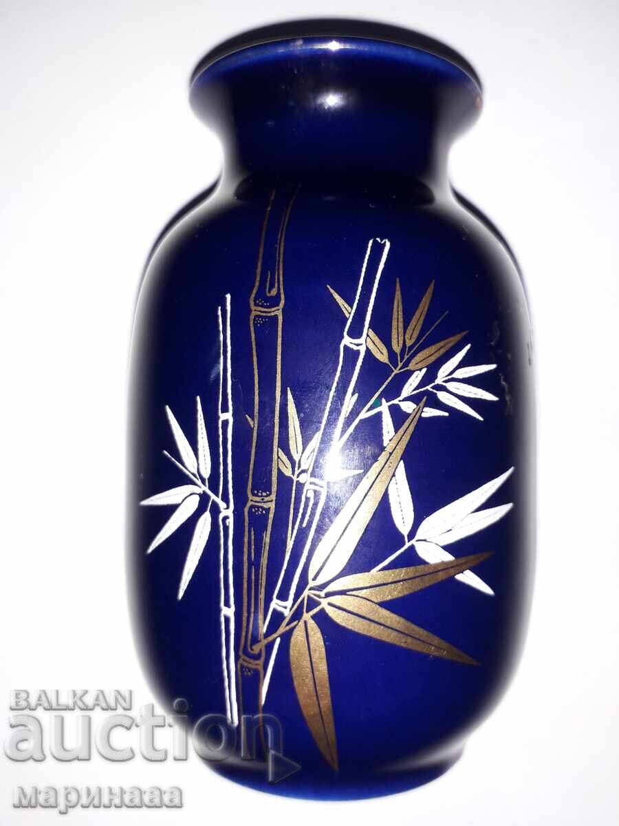 VASE. PORCELAIN, COBALT, GOLD PLATING. SPAIN
