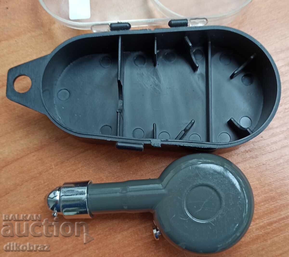 Auction  Metal tire pressure gauge WERT - for 2 €uro