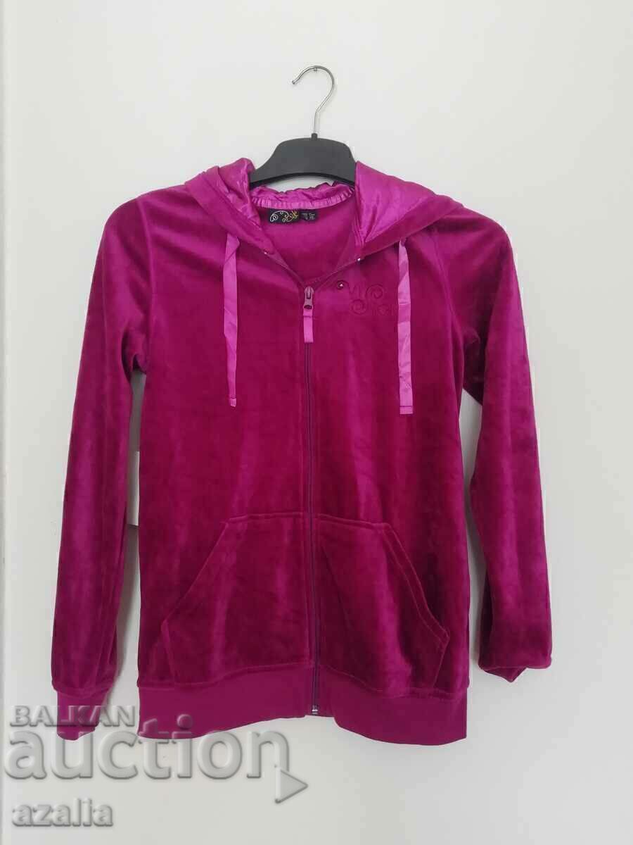 Pink tracksuit with hood size S with price 34.00 BGN | € 17.38 Pink tracksuit with hood size S with price 34.00 BGN | € 17.38