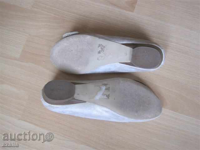 Delivery of Women's ballerina shoes Delivery of Women's ballerina shoes
