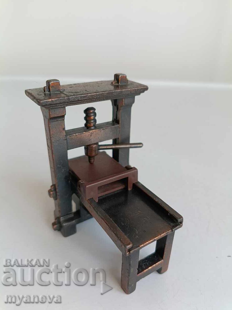 Collectible figure, pencil sharpener with price 35.00 BGN | € 17.90