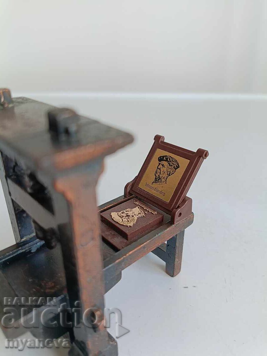 Auction  Collectible figure, pencil sharpener