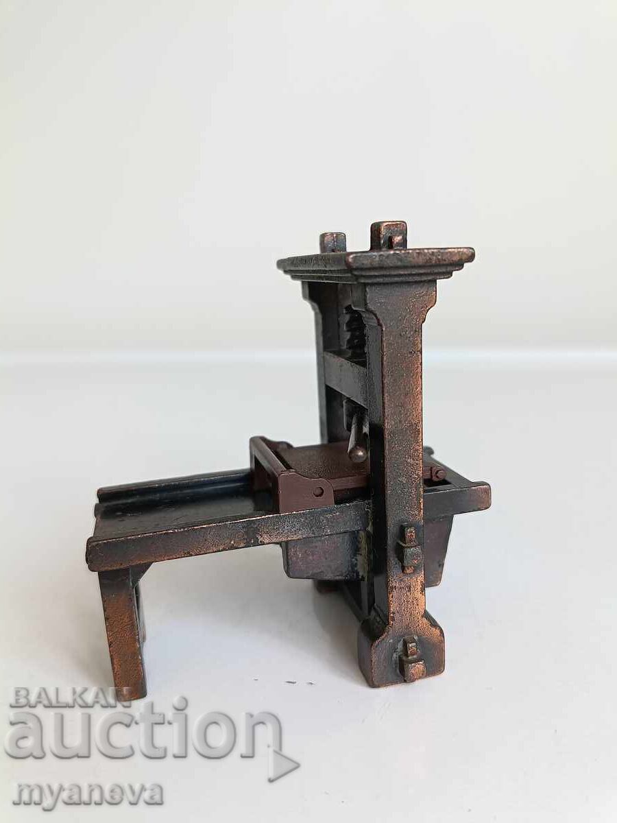 Delivery of Collectible figure, pencil sharpener