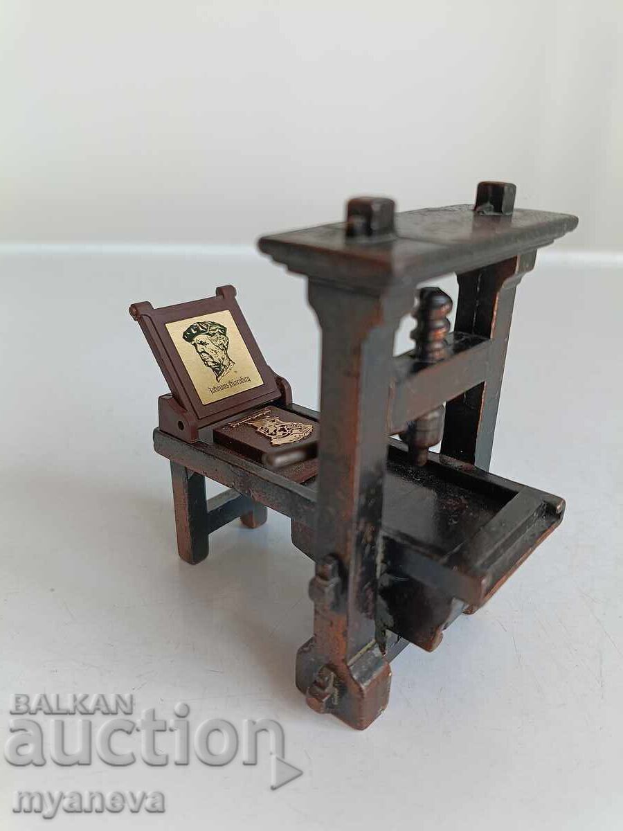 Колекционерска фигурка , острилка