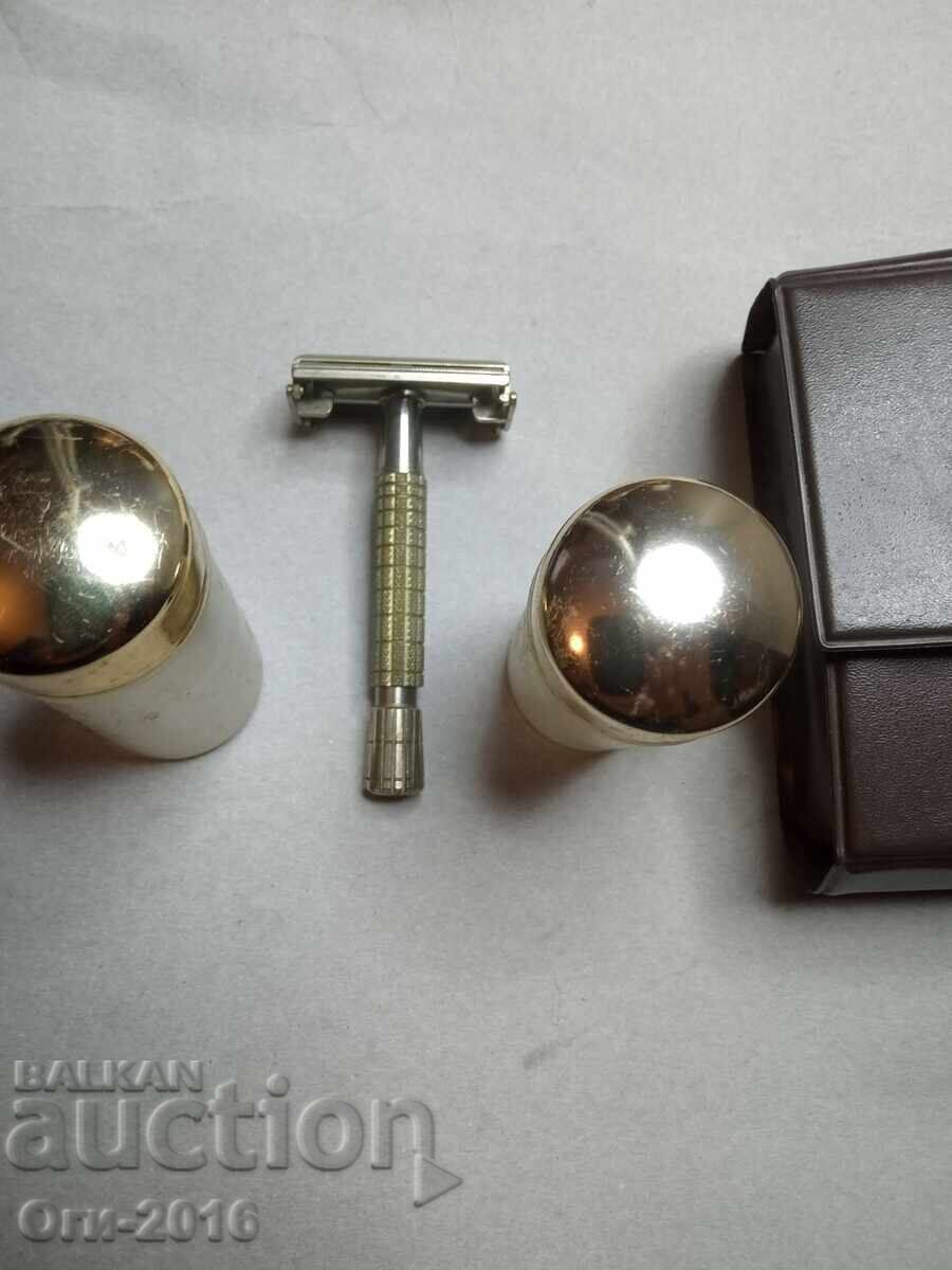 Aparat de ras vechi retro Aparat de ras vechi retro