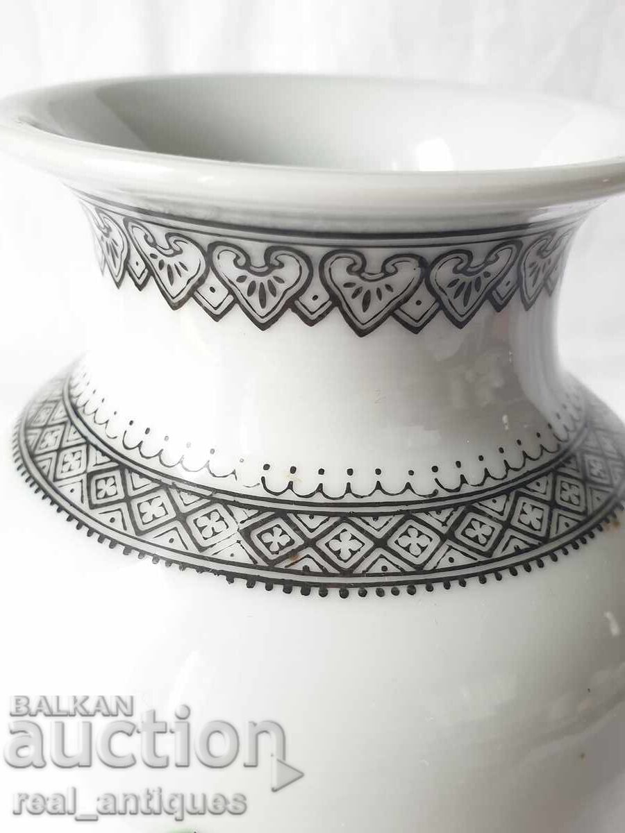Porcelain vase - Japan with price 53.00 BGN | € 27.10
