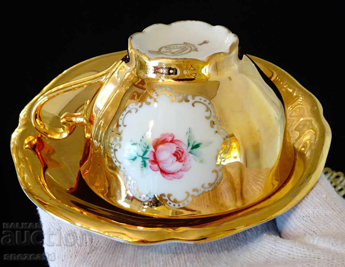 Bavarian porcelain cup and saucer, pure gold, rose, baroque with price 24.00 BGN | € 12.27 Bavarian porcelain cup and saucer, pure gold, rose, baroque with price 24.00 BGN | € 12.27