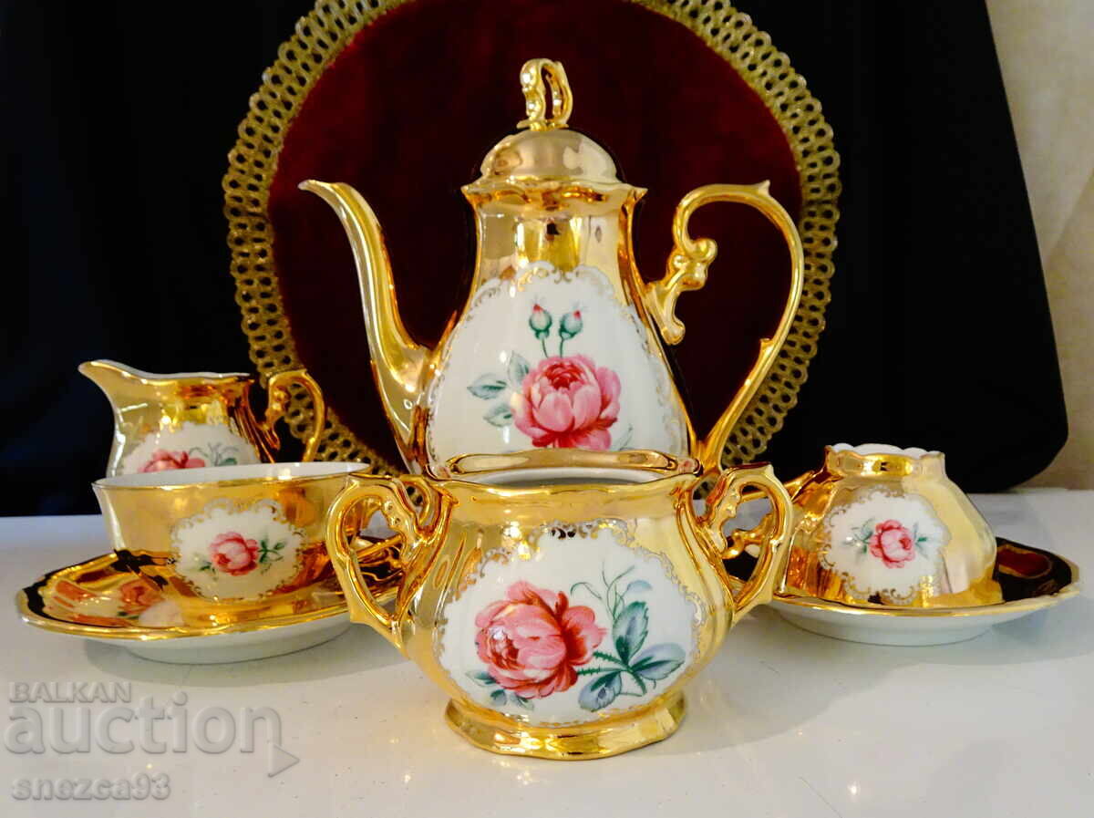 Сервиз за кафе баварски порцелан,чисто злато,роза,барок. с цена 130.00 лв. | € 66.47 Сервиз за кафе баварски порцелан,чисто злато,роза,барок. с цена 130.00 лв. | € 66.47