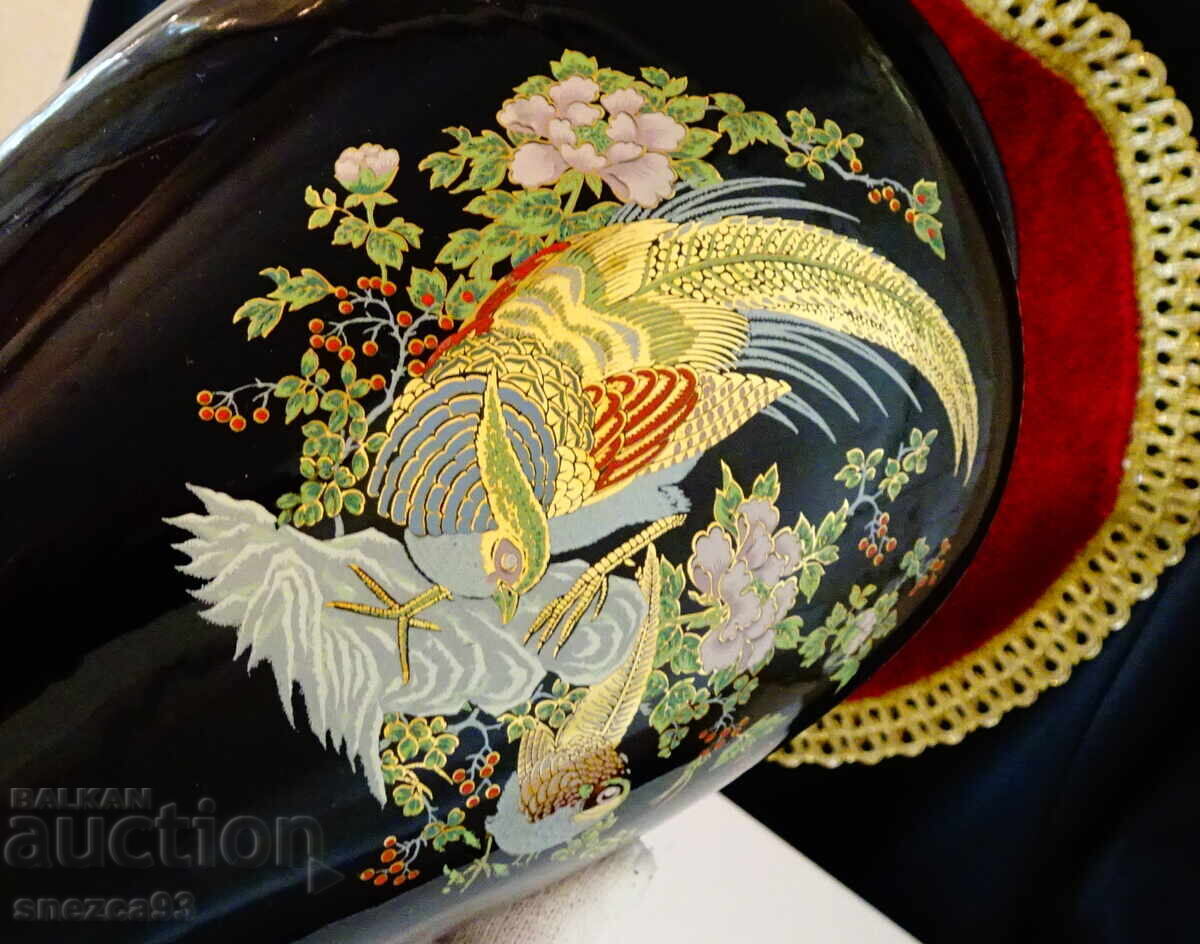 Аукцион Ваза японски порцелан,злато,кобалт,фазани. Аукцион Ваза японски порцелан,злато,кобалт,фазани.