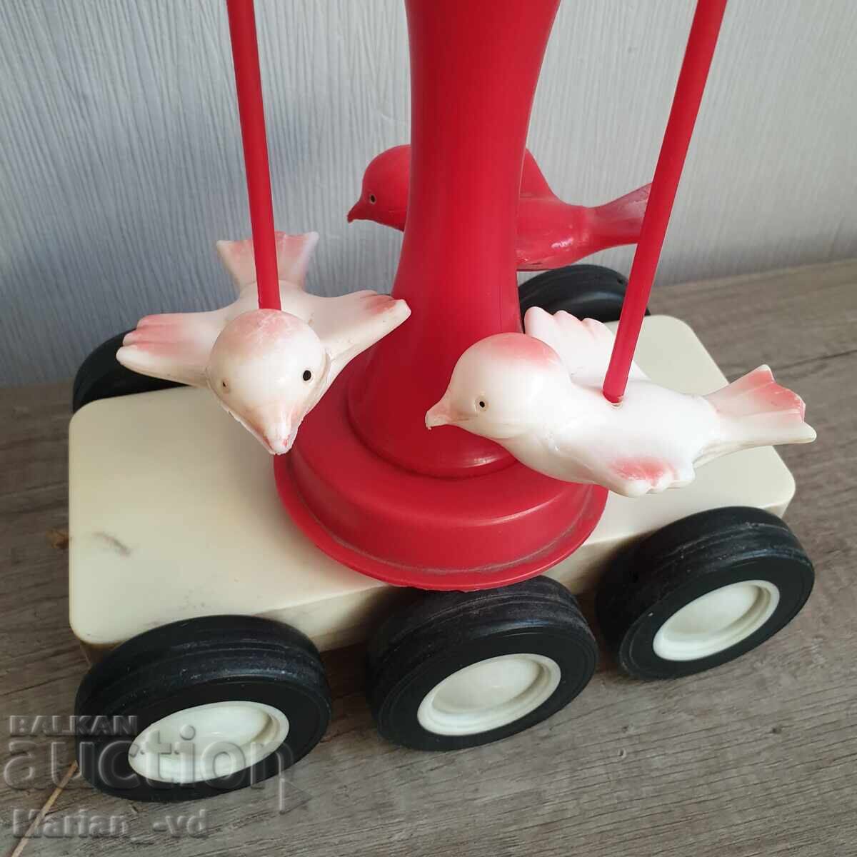 Аукцион Соц детска играчка летящи птици на колела Аукцион Соц детска играчка летящи птици на колела