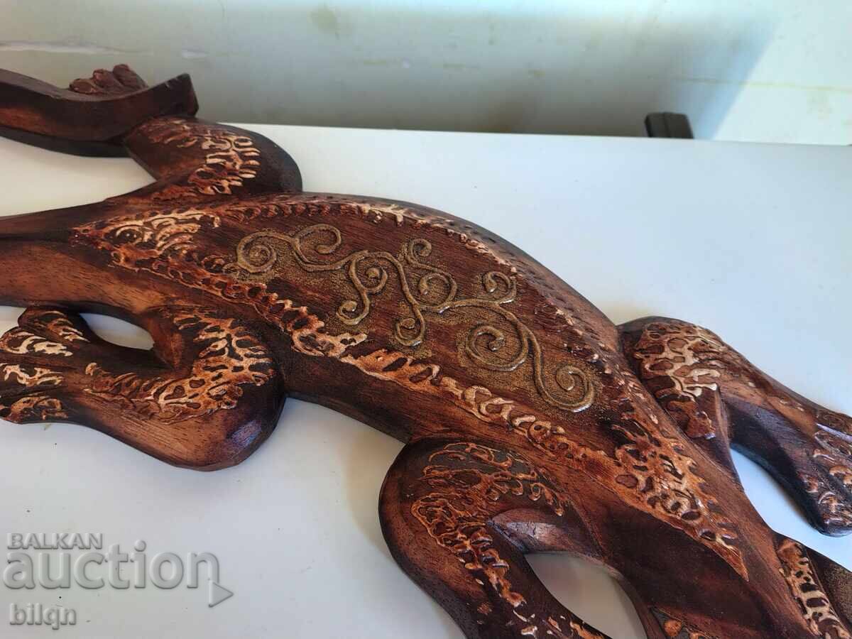 Licitație Șopârlă de lemn superbă