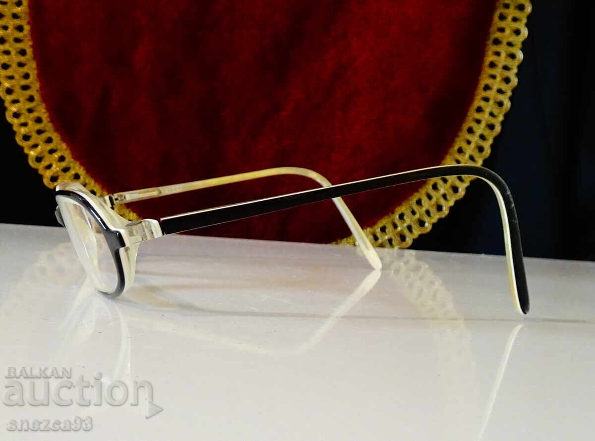 Διορθωτικά γυαλιά με φακούς και γυαλιά ηλίου με τιμή 29.00 BGN | € 14.83