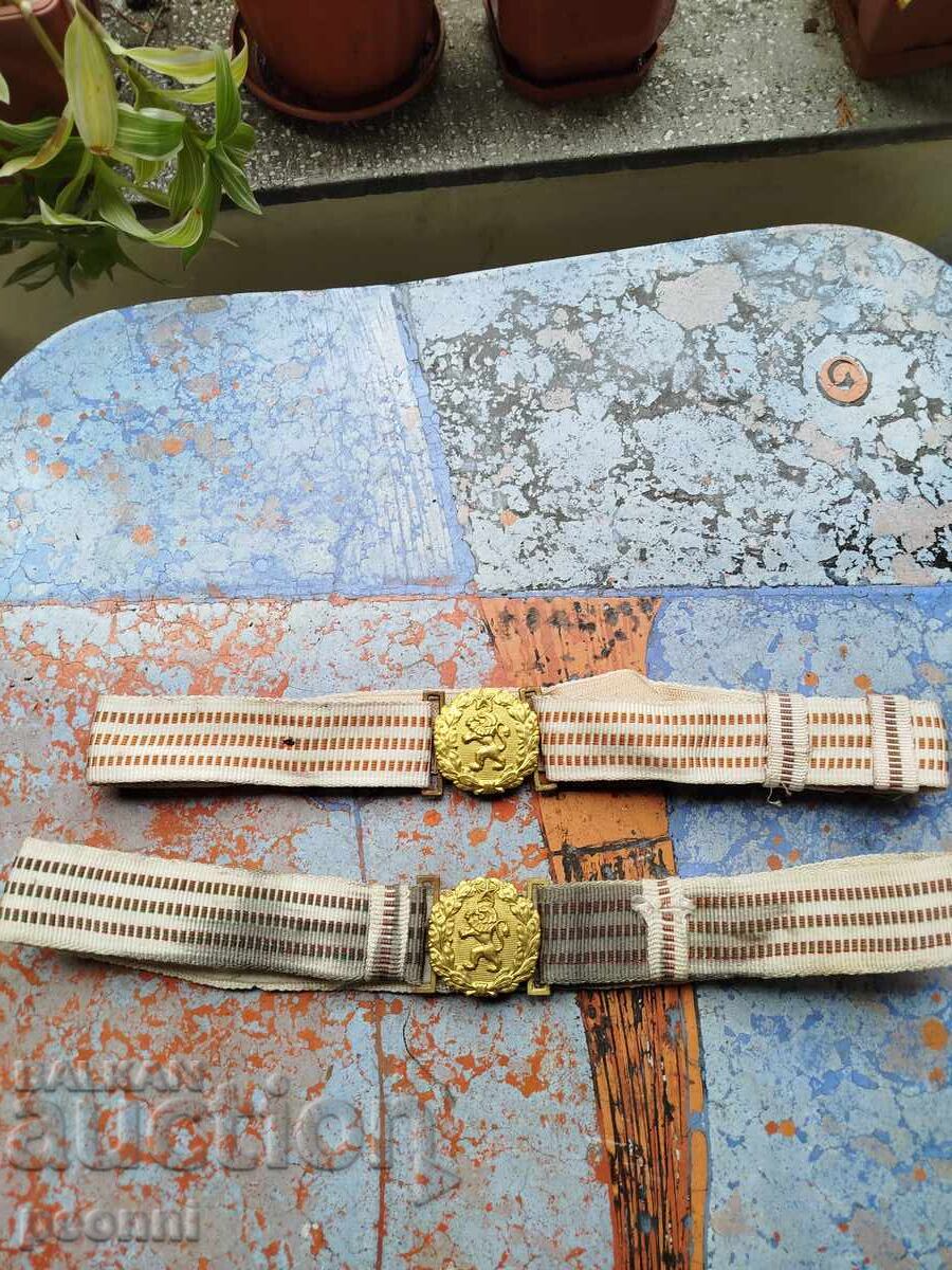 Δύο αξιωματικοί επίσημες ζώνες