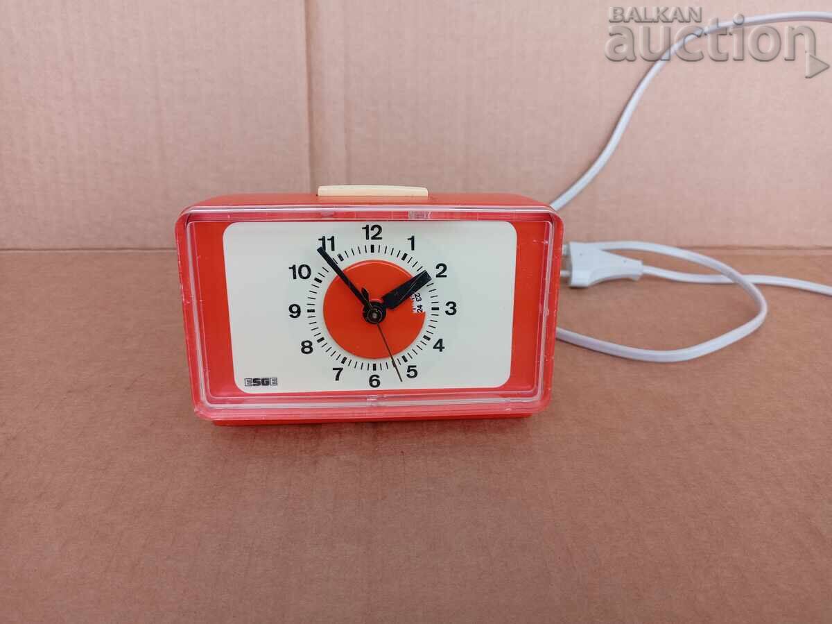 Τραπέζι Quartz Γερμανία 70s ρετρό vintage με τιμή 41.00 BGN | € 20.96