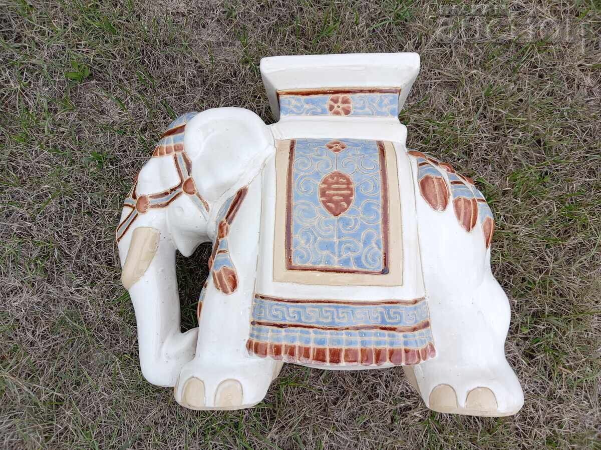 STATUIE URIAȘĂ DE ELEFANT, LUCRARE MANUALĂ cu preț 401.00 BGN | € 205.03 STATUIE URIAȘĂ DE ELEFANT, LUCRARE MANUALĂ cu preț 401.00 BGN | € 205.03
