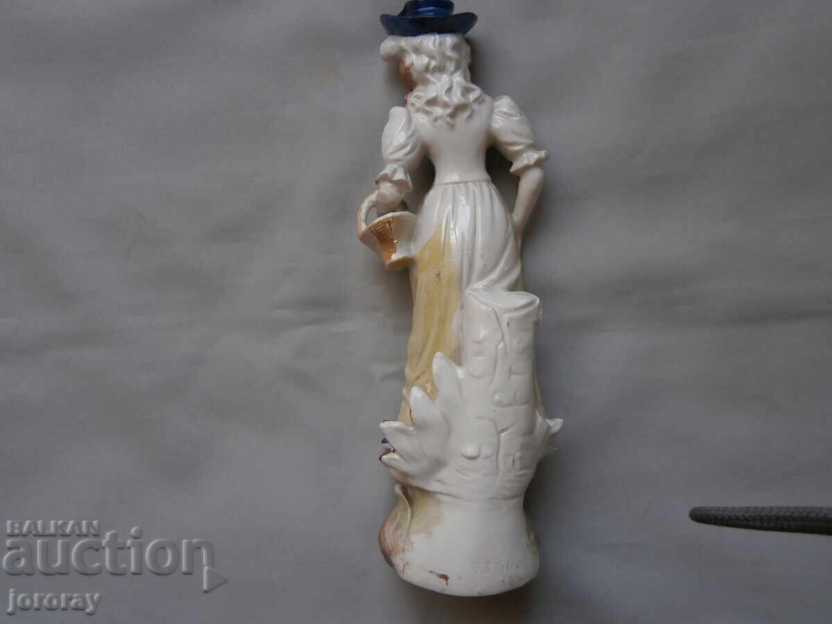 Auction Porcelain figure 23cm Auction Porcelain figure 23cm