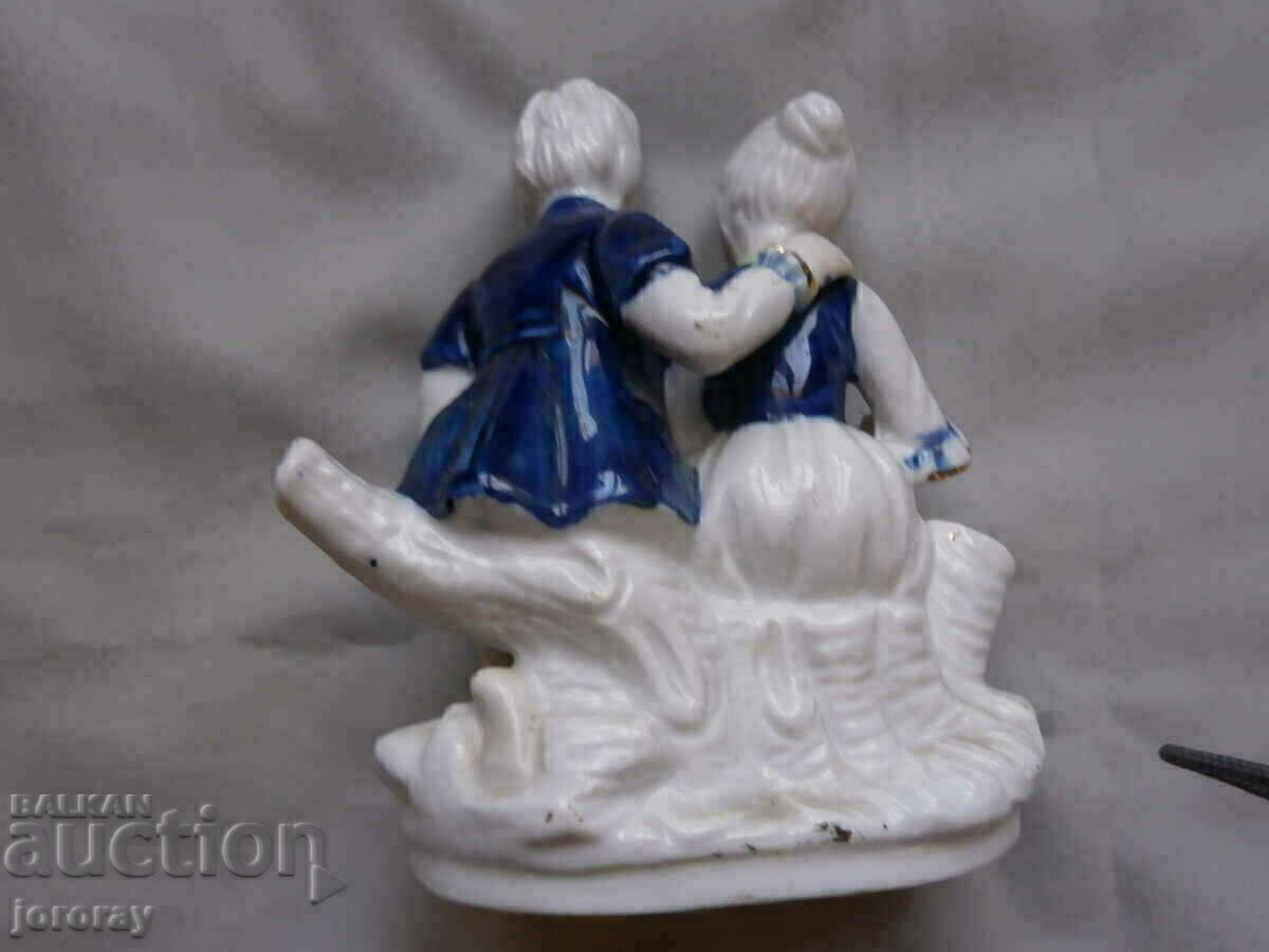 Porcelain figure 16x14cm with price 6.00 BGN | € 3.07 Porcelain figure 16x14cm with price 6.00 BGN | € 3.07
