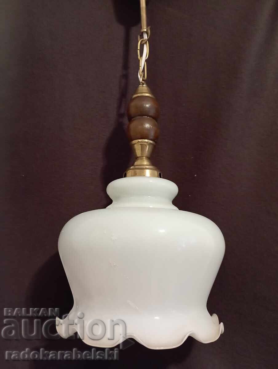 Όμορφος πολυέλαιος με μεγάλο λευκό γυάλινο αμπαζούρ με τιμή 19.90 BGN | € 10.17