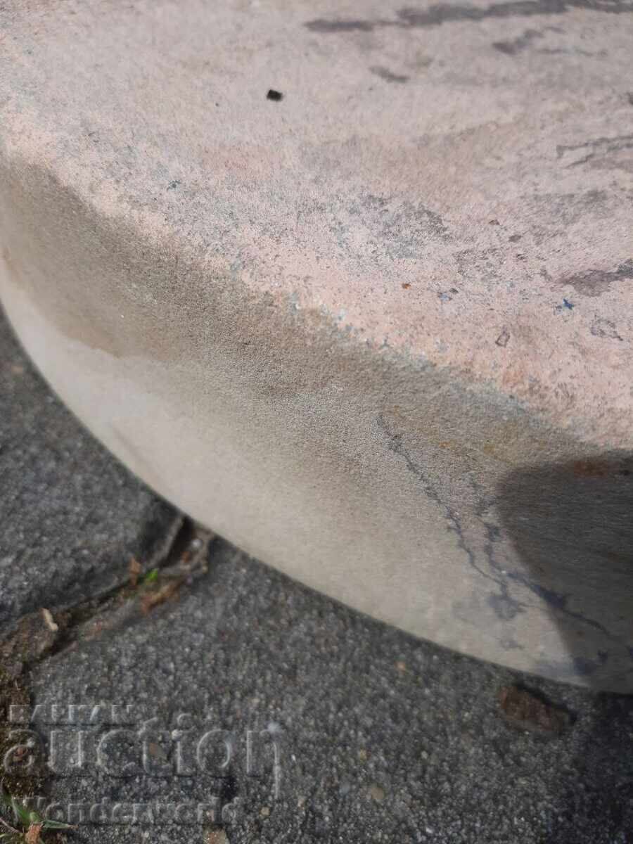 Licitație Piatră veche de ascuțit - piatră de ascuțit