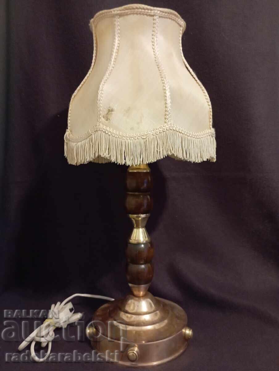 Старинна красива лампа