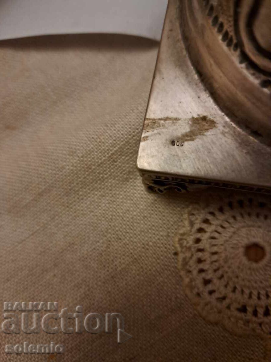 Аукцион Сребърна електрическа настолна лампа Аукцион Сребърна електрическа настолна лампа