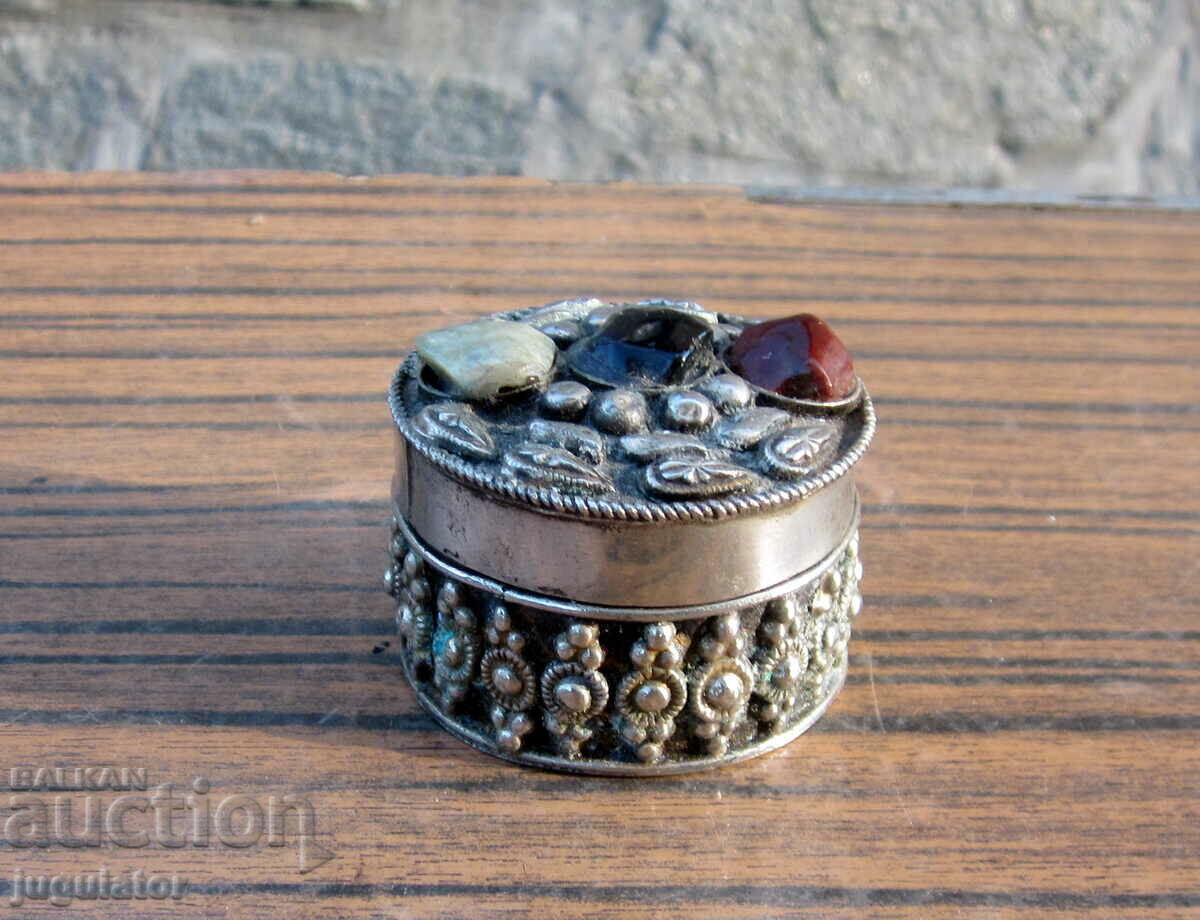 Auction old box small silver plated jewelry box with agates Auction old box small silver plated jewelry box with agates