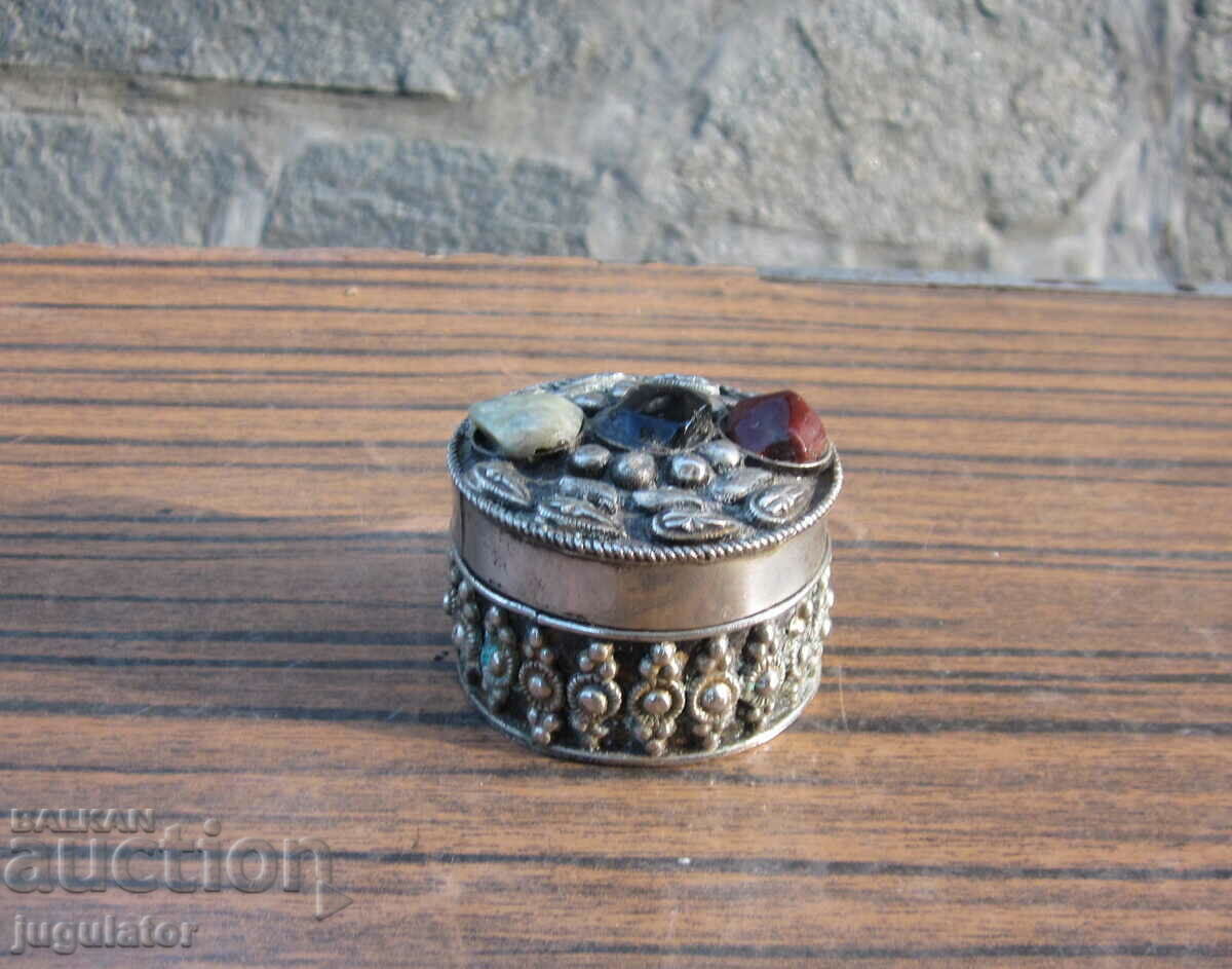Delivery of old box small silver plated jewelry box with agates Delivery of old box small silver plated jewelry box with agates