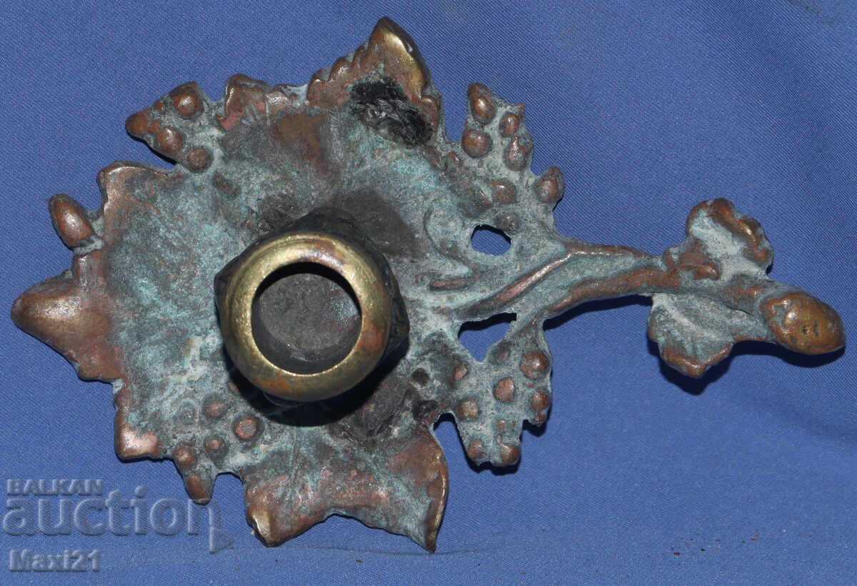 Декоративен малък бронзов свещник с цена 100.00 лв. | € 51.13