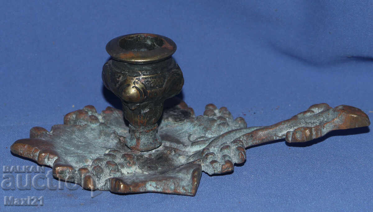 Аукцион Декоративен малък бронзов свещник