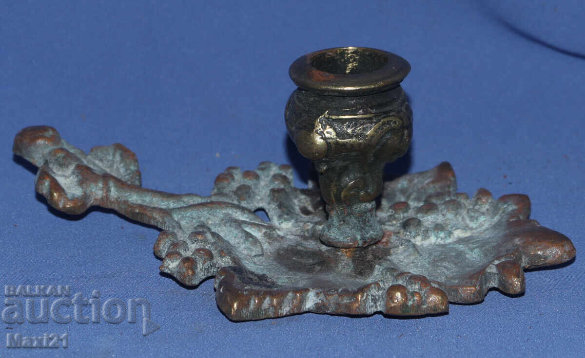 Декоративен малък бронзов свещник