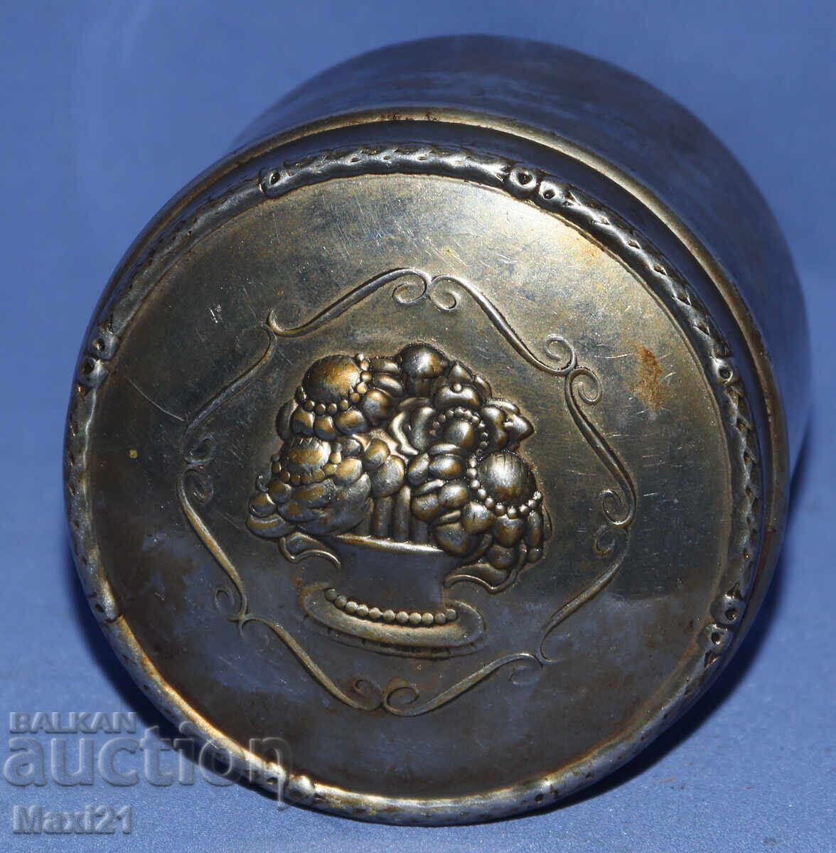 Cutie de bijuterii/cosmetice argintată veche cu preț 150.00 BGN | € 76.69